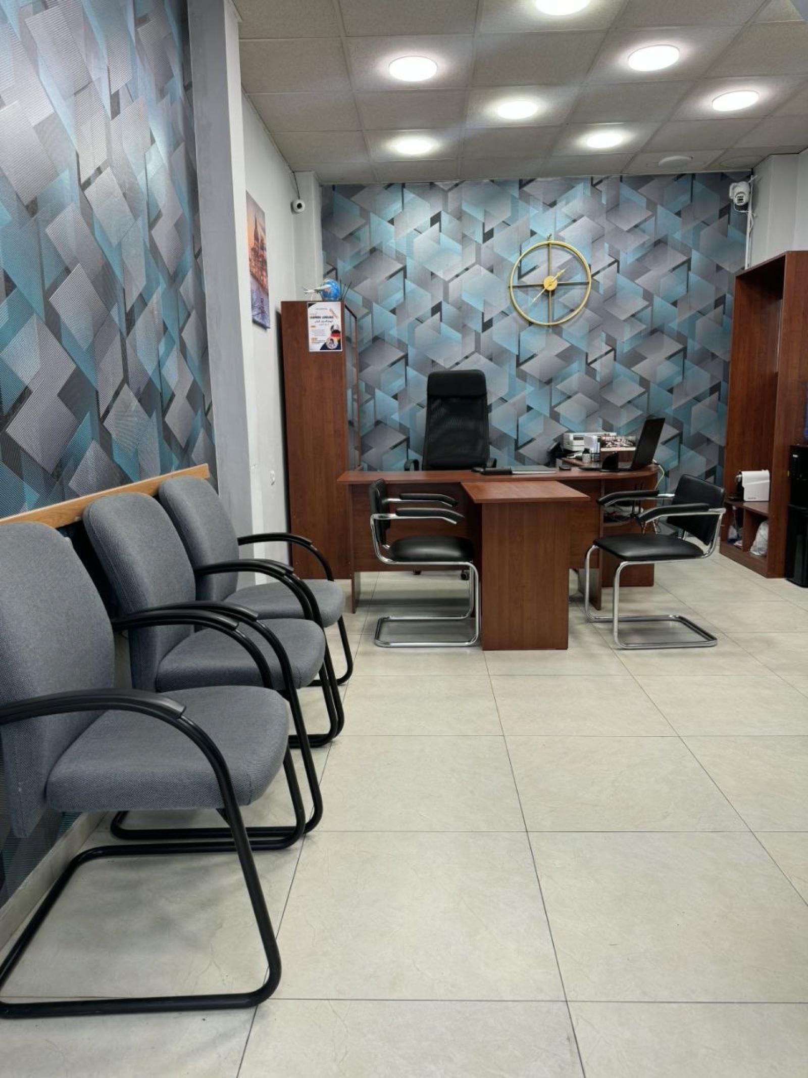 میز مشاوره اصلی در دفتر پارسا گشت در ایروان